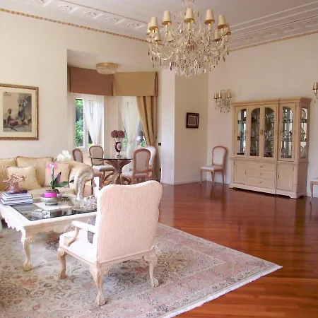Sleeps 6 Air Con Wifi דירה צ'רנוביו