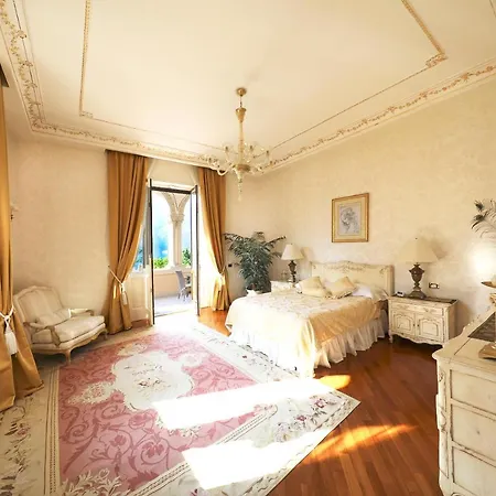 Sleeps 6 Air Con Wifi Cernobbio